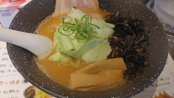 「ちょもラーメン」@俺らラーメン ちょもらんまの写真