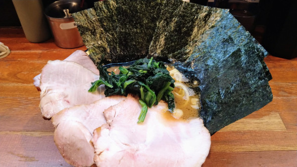 「チャーシューメン(麺硬め･味濃いめ)+海苔」@末廣家の写真