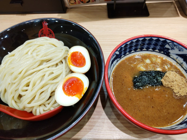 「つけ麺 玉子 中盛無料」@つけ麺専門店 三田製麺所 ダイバーシティ東京プラザ店の写真