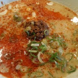 白ごま担担麵 1080円