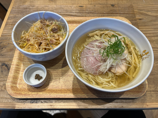 「塩らぁ麺900円ネギチャーシュー丼300円のりクーポン」@らぁ麺 はやし田 TXGAおおたかの森店の写真