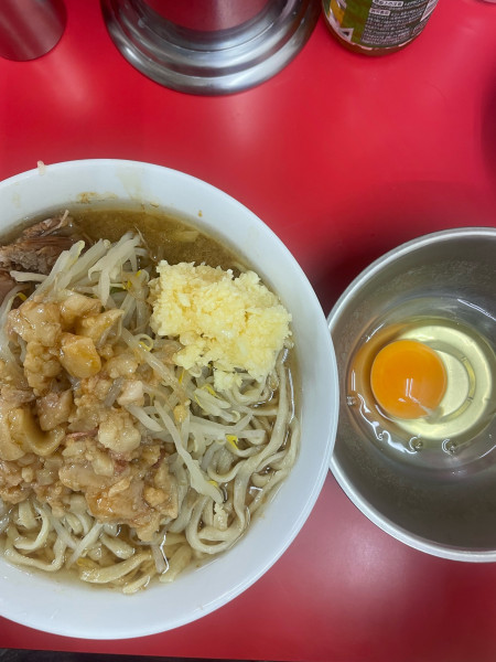 「ラーメン少なめ　生卵」@ラーメン二郎 柏店の写真