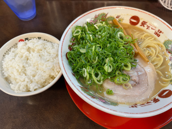 「ねぎこってり固め940円ランチ無料小ライス」@天下一品 八王子店の写真