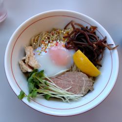冷やしラーメン温玉付き1000円