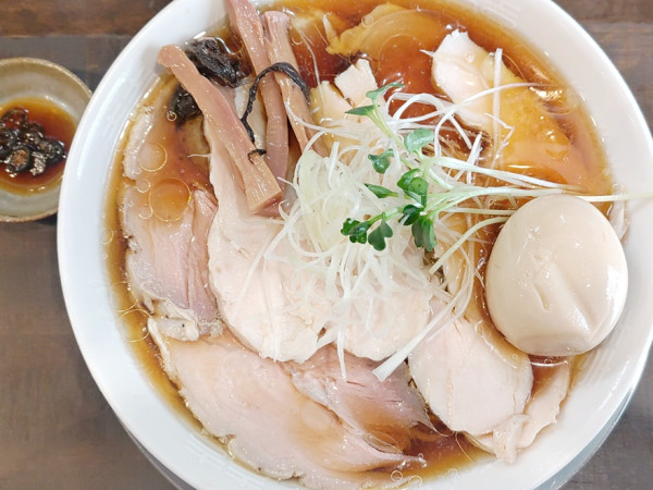 「冷やしラーメン＋焼豚増し＋味玉」@自家製麺 うるちの写真