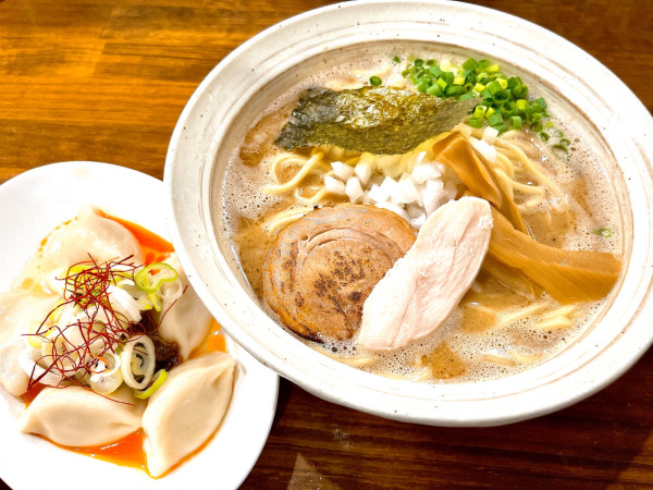 「むじゃきそば　大盛（1020円）、餃子（CP）」@三代目 むじゃきの写真