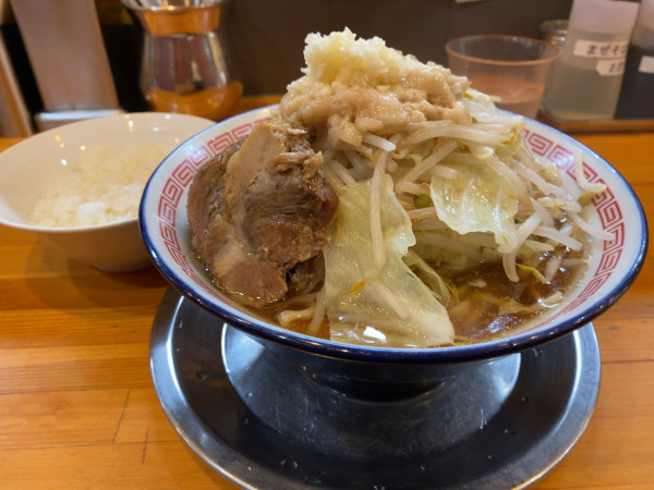 「豚出汁ラーメン 900円+ライス無料」@ラーメン☆ビリー 川越クレアモール店の写真