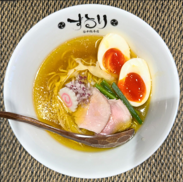 「淡麗醤油ラーメン  味玉」@ずるり 谷中総本店の写真