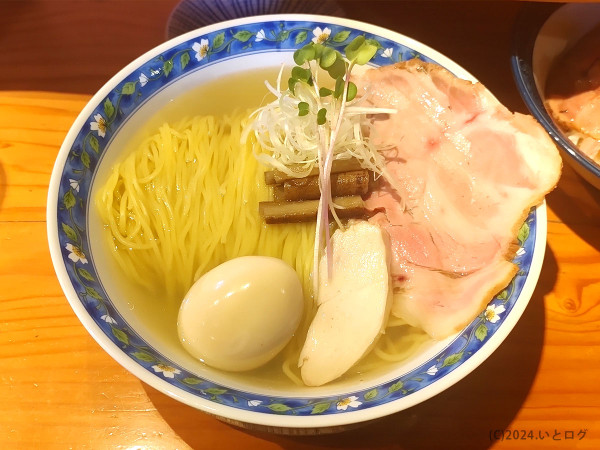 「味玉中華そば 塩（大盛り）」@鶏出汁中華そば 珀寛流の写真