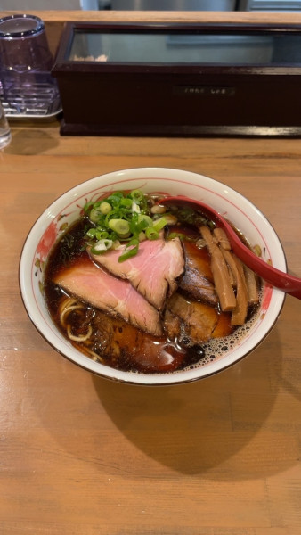 「醤油ラーメンチャーシュー（1300円）」@ラーメンの店 せせらぎの写真