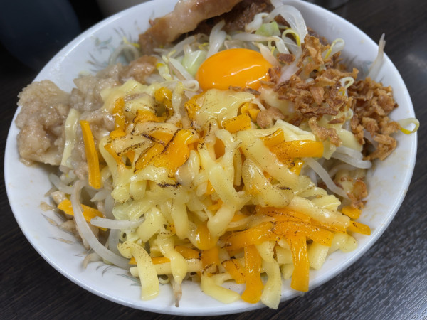 「汁なし1000円➕あぶりチーズ100円」@ラーメン二郎 川越店の写真