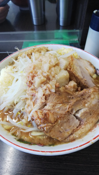 「ラーメン、サンマの魚粉」@ラーメン二郎 川越店の写真