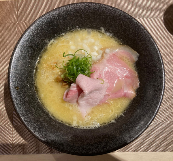 「【濃厚鶏白湯】鶏そば(醤油)」@麺道 金獅子の写真