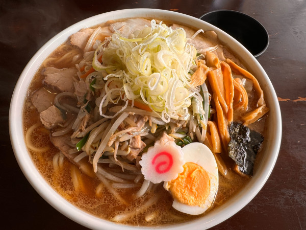 「チャーシュー麺中盛り炒め野菜トッピング」@東池袋大勝軒 しのやの写真