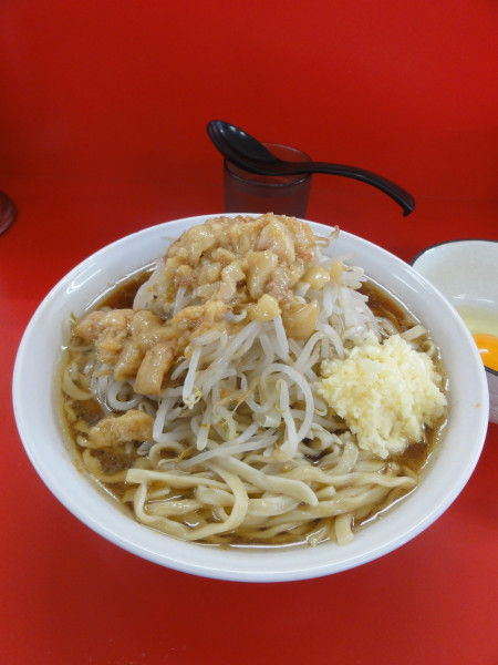 「小950円NA生卵50円」@ラーメン二郎 柏店の写真