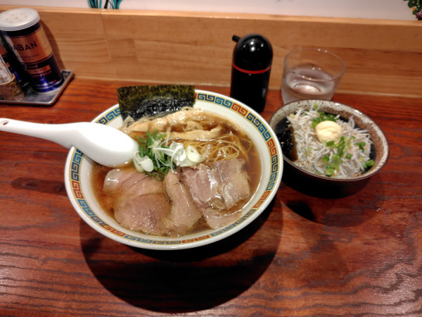 「貝だしラーメン（醤油)￥1000しらすバター丼￥450」@貝だし地鶏中華そば あん藤 えのしま店の写真