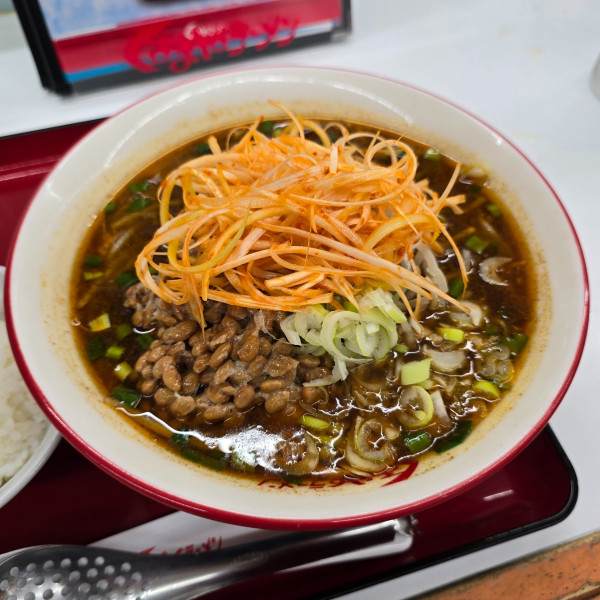 「台湾ラーメン 太麺変更 辛味ねぎ 納豆」@くるまやラーメン 東村山店の写真