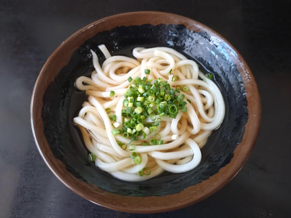 「うどん1玉（温）250円」@松下製麺所の写真