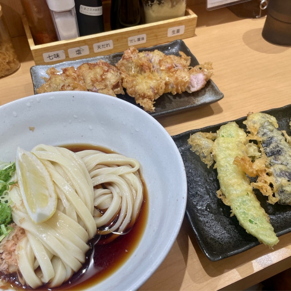 「かしわ天ぶっかけ￥850＋夏野菜天盛り合せ￥200」@讃岐うどん 宗の写真