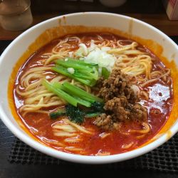 担々麺 950円