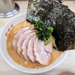 ラーメン (中盛り、チャーシュー、のりトッピング)