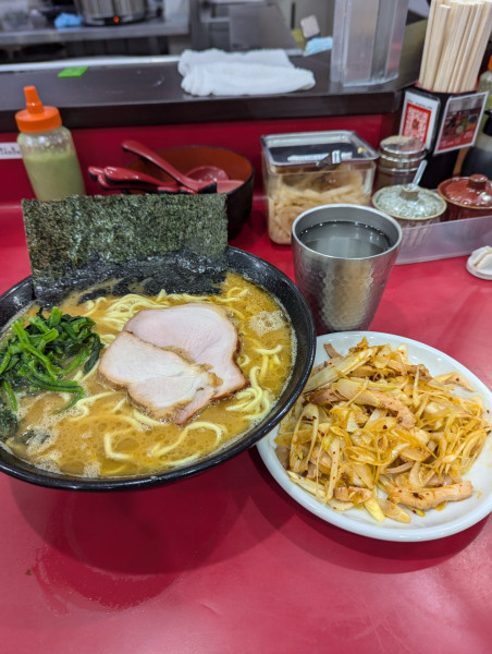 「ラーメン大盛り+ネギチャーシュー」@杉田家 千葉祐光店の写真