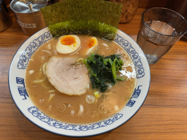 「味玉ラーメン」@横浜豚骨醤油ラーメン YOLOの写真