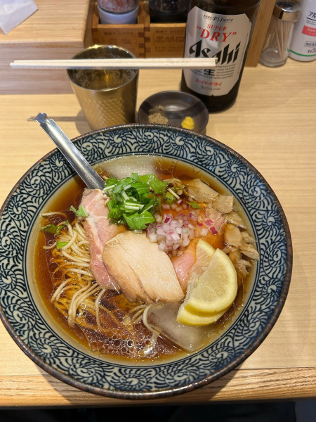 「冷製あごだし中華そば」@地鶏と金目鯛 中華そば 鶯の写真