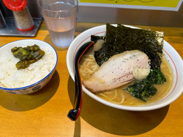 「ラーメン並　ライス」@横浜らーめん てんぐの写真