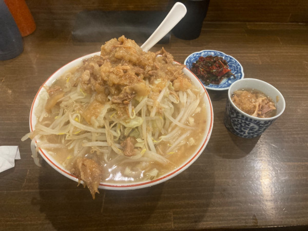 「ラーメン（豚抜き）+ニラキムチ990円」@男気らーめんアカギ 新田木崎店の写真