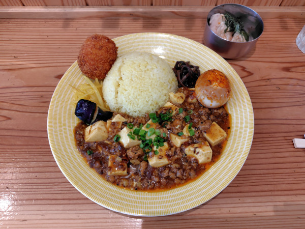 「麻婆カレー全部のせコロッケセット1250円（7月の限定）」@パラキートの写真