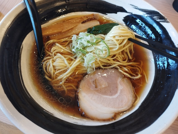 「醬油らーめん(920)」@らーめん まるの写真