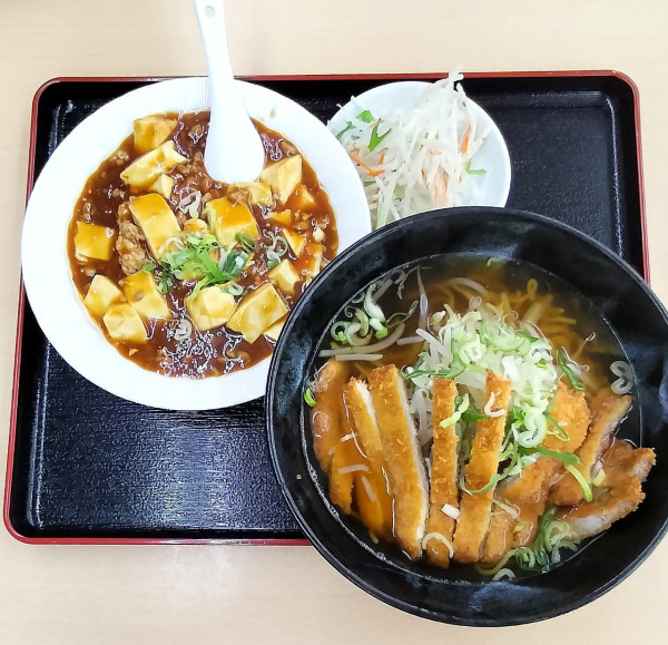 「とんかつラーメン＆麻婆飯セット 900円」@台湾料理 楠の写真