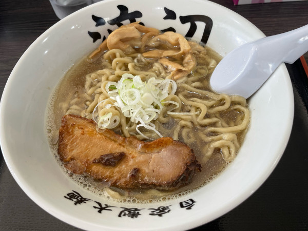 「らーめん(並)少なめ¥850」@自家製太麺 渡辺の写真