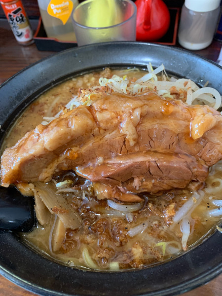 「鬼肉焦がしにんにく味噌(平麺)」@らーめん 首鬼の写真