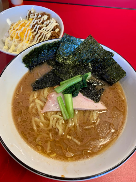 「ラーメン950円 たまごまぶし200円」@家系ラーメン 王道家直系 修の写真