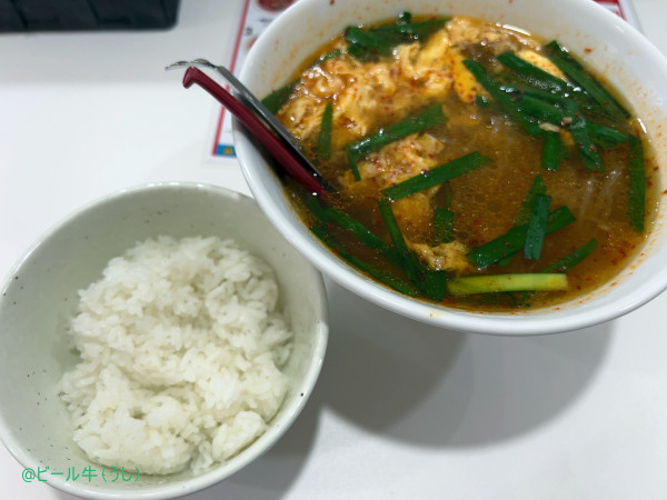 「一輪定番辛麺(950円)３辛こんにゃく麺、ライス(150円)」@辛麺屋 一輪 関東本店の写真