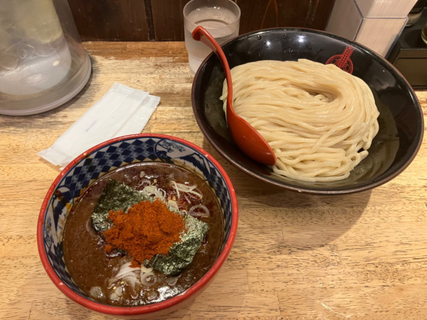 「灼熱のつけ麺＋大盛り(辛さ極限)」@つけ麺専門店 三田製麺所 有楽町店の写真