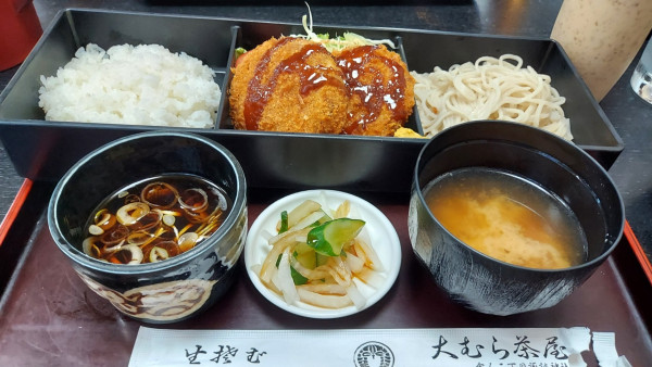 「サービスセット メンチカツセットミニ蕎麦 830円」@大むら茶屋の写真