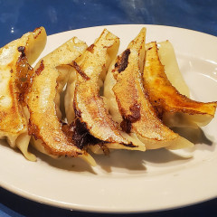 赤門 新館の写真