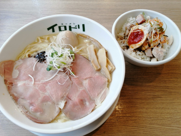 「ラーメンセット(大盛り、スパイシー丼)＋味玉」@ラーメン イロドリの写真