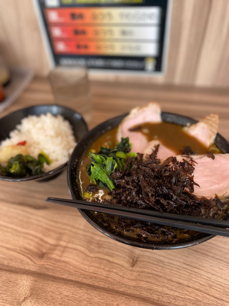 「煮干し豚骨醤油ラーメン」@七代目武道家の写真
