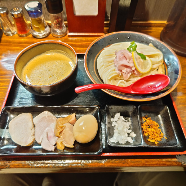 「特製つけ麺（中盛）」@麺屋 四季の写真