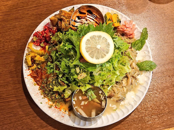 「4種フォレスト盛りカレー」@東京間借りカレー シモカワスパイス 新宿店の写真