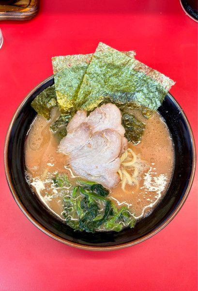 「ラーメン（900）」@横浜ラーメン 山本家の写真