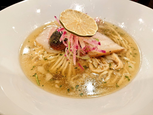 「【限定】十勝ロイヤルマンガリッツァとのどぐろの塩ラーメン、等」@トーキョーニューミクスチャーヌードル 八咫烏 CHIKARABOの写真