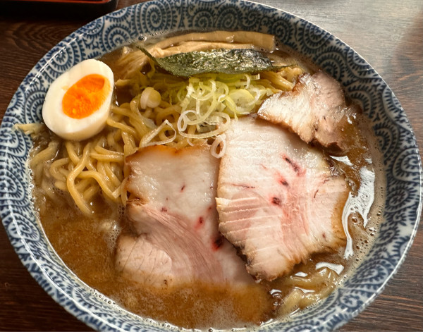 「濃厚中華そば特大」@つけ麺 中華そば 佐とうの写真