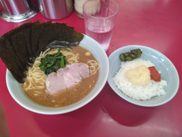 「ラーメン(並)¥700+のり¥100+ライス無料」@横浜ラーメン 武蔵家 大宮店の写真