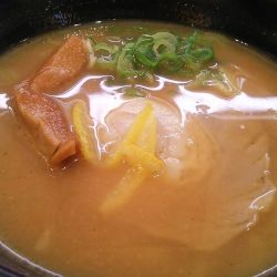 中華蕎麦とみ田監修 豚骨魚介らぁめん 539円