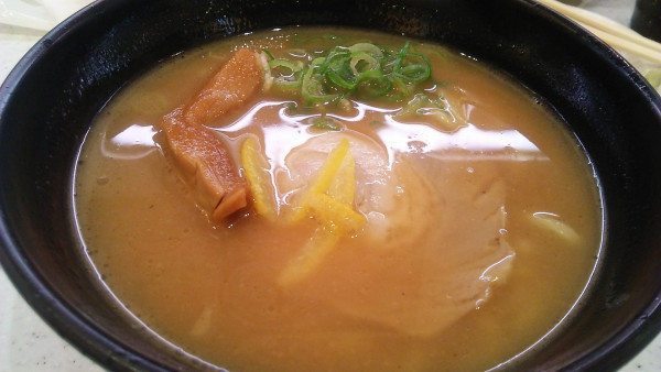 「中華蕎麦とみ田監修 豚骨魚介らぁめん 539円」@かっぱ寿司 市川東大和田店の写真